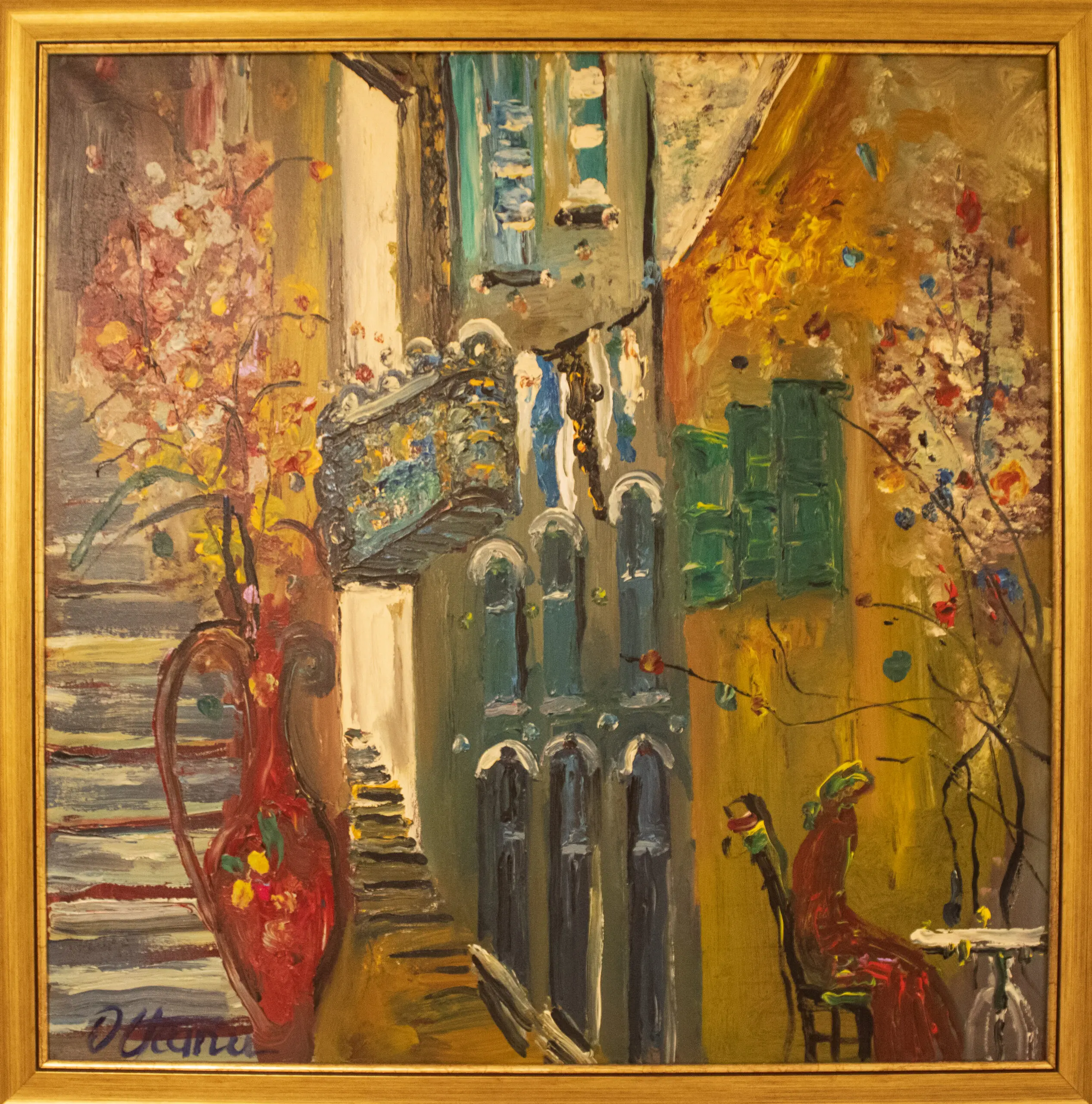 Strada cu balcon albastru